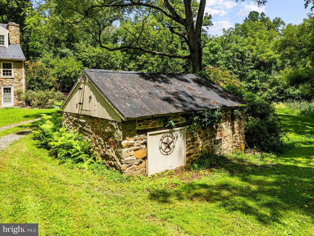 Image 4 of property listing at 39902 THOMAS MILL RD, Leesburg, VA 20175