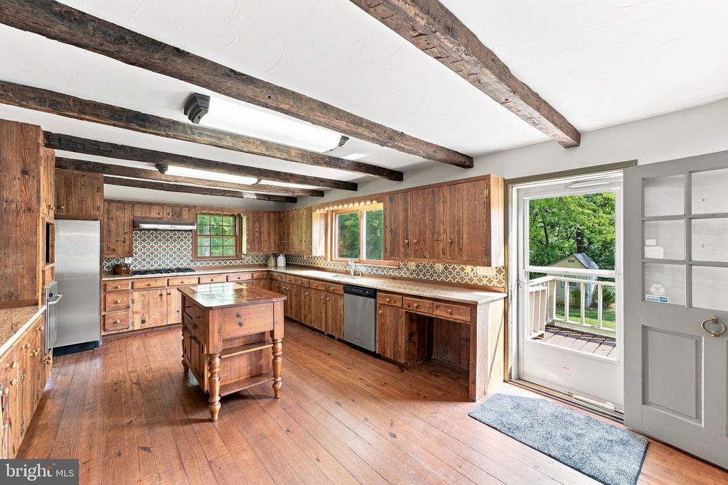 Image 41 of property listing at 39902 THOMAS MILL RD, Leesburg, VA 20175