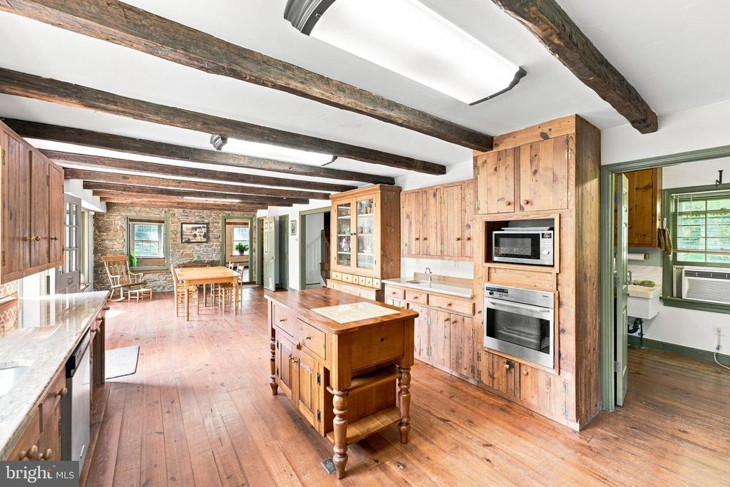 Image 45 of property listing at 39902 THOMAS MILL RD, Leesburg, VA 20175