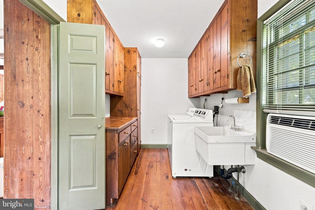 Image 52 of property listing at 39902 THOMAS MILL RD, Leesburg, VA 20175