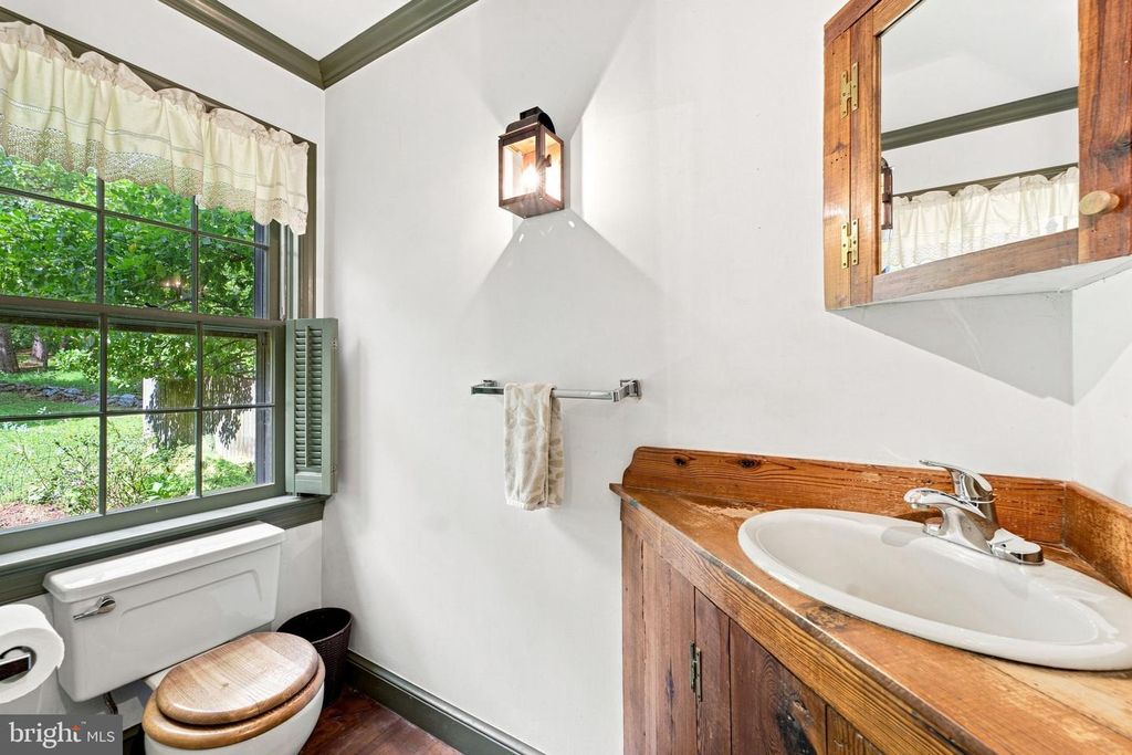 Image 56 of property listing at 39902 THOMAS MILL RD, Leesburg, VA 20175