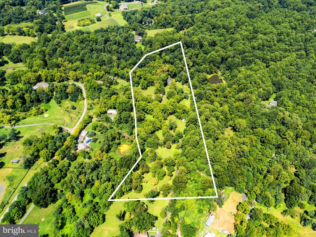 Image 7 of property listing at 39902 THOMAS MILL RD, Leesburg, VA 20175
