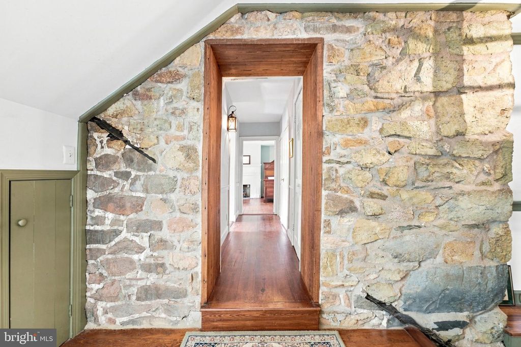 Image 77 of property listing at 39902 THOMAS MILL RD, Leesburg, VA 20175