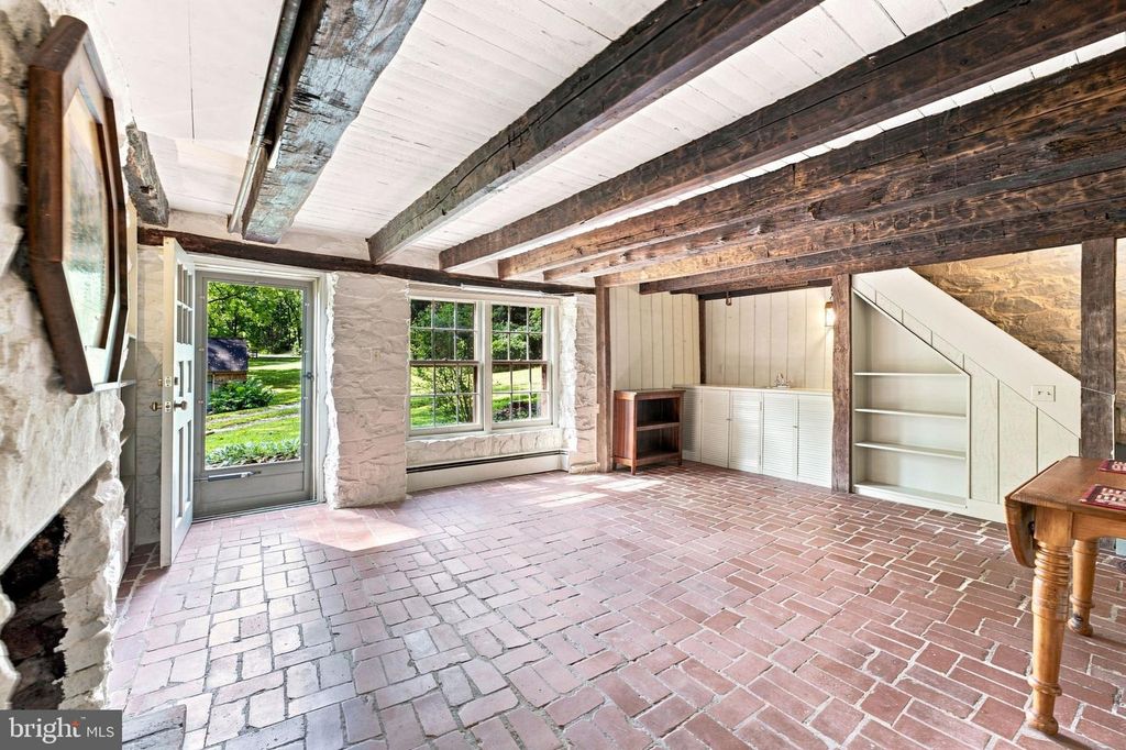 Image 93 of property listing at 39902 THOMAS MILL RD, Leesburg, VA 20175