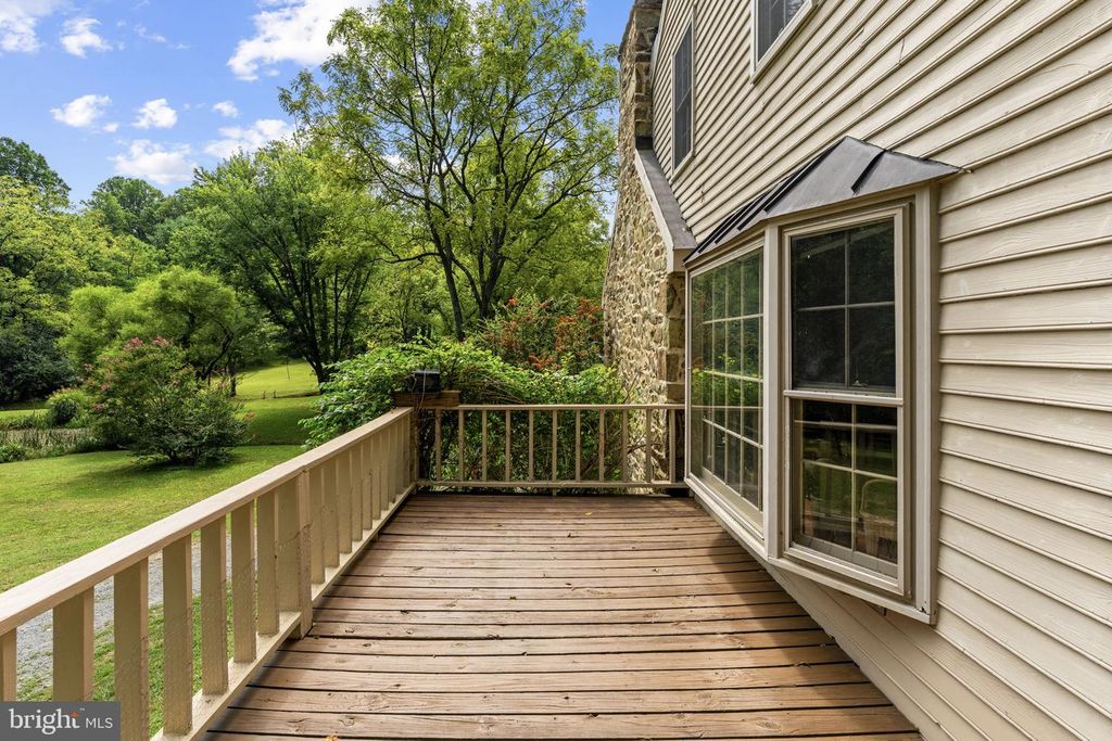 Image 94 of property listing at 39902 THOMAS MILL RD, Leesburg, VA 20175