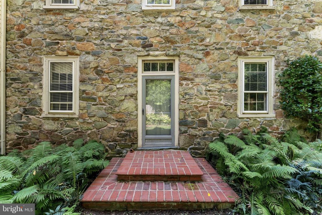 Image 96 of property listing at 39902 THOMAS MILL RD, Leesburg, VA 20175