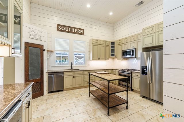 604 Saint Michael Street, Gonzales, TX 78629