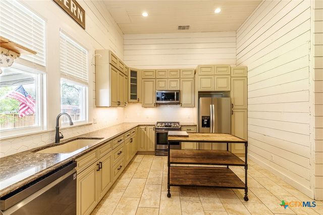 604 Saint Michael Street, Gonzales, TX 78629