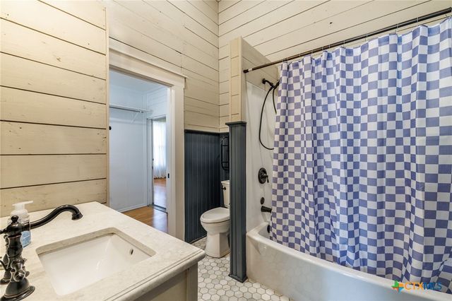 604 Saint Michael Street, Gonzales, TX 78629