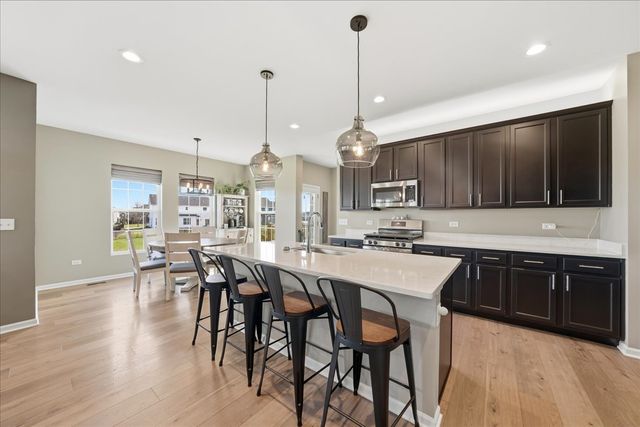 21127 Coventry Circle, Shorewood, IL 60404