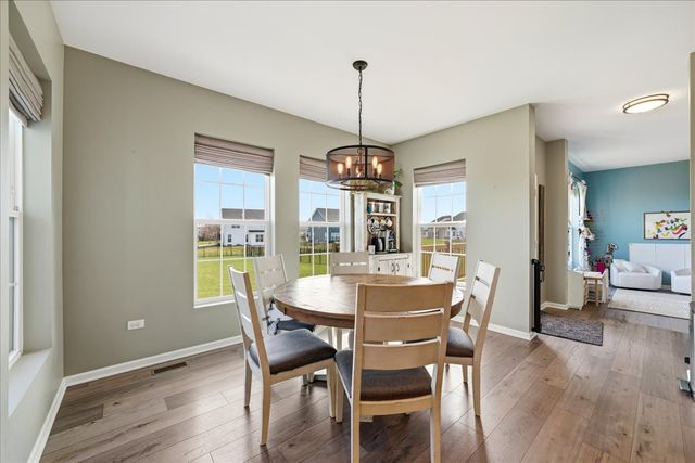 21127 Coventry Circle, Shorewood, IL 60404