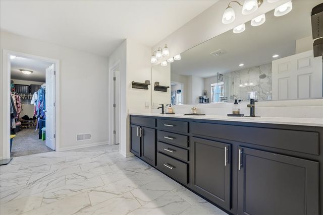 21127 Coventry Circle, Shorewood, IL 60404