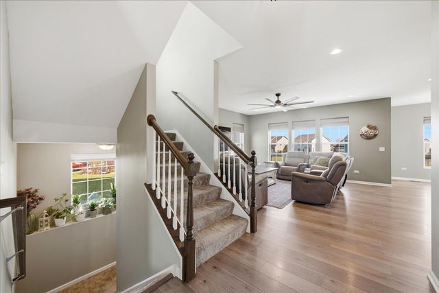 21127 Coventry Circle, Shorewood, IL 60404