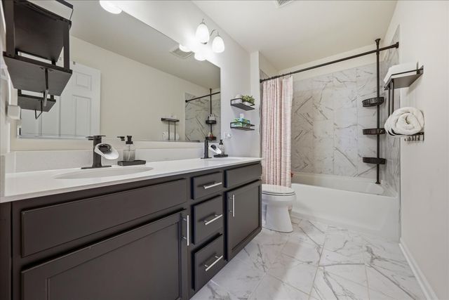 21127 Coventry Circle, Shorewood, IL 60404