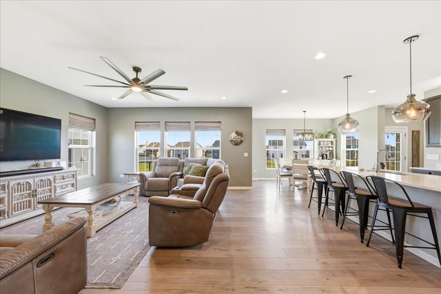 21127 Coventry Circle, Shorewood, IL 60404