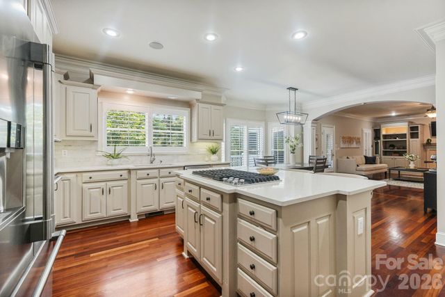 815 36TH Avenue Place NW, Hickory, NC 28601