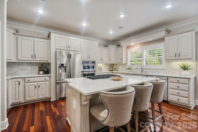 815 36TH Avenue Place NW, Hickory, NC 28601