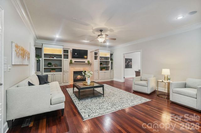 815 36TH Avenue Place NW, Hickory, NC 28601