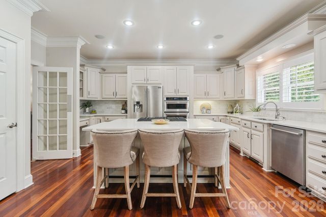 815 36TH Avenue Place NW, Hickory, NC 28601