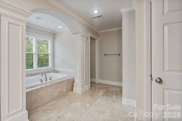 815 36TH Avenue Place NW, Hickory, NC 28601