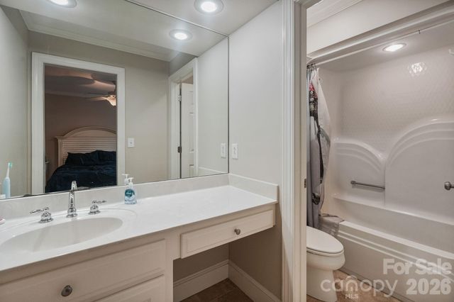 815 36TH Avenue Place NW, Hickory, NC 28601