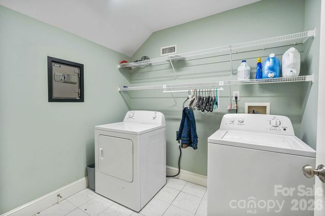 815 36TH Avenue Place NW, Hickory, NC 28601