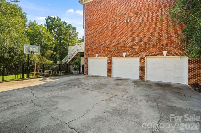 815 36TH Avenue Place NW, Hickory, NC 28601