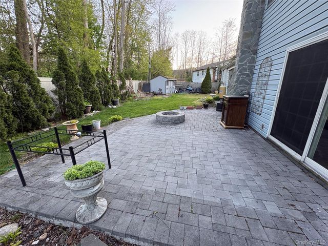 30 Dumond Place, Coram, NY 11727