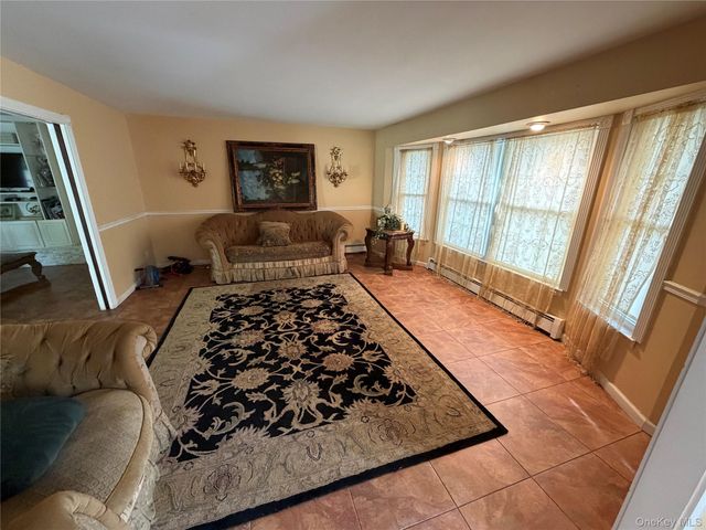 30 Dumond Place, Coram, NY 11727