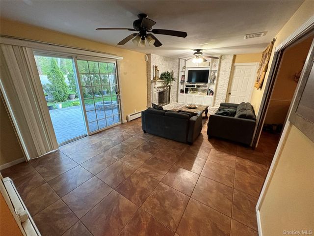 30 Dumond Place, Coram, NY 11727