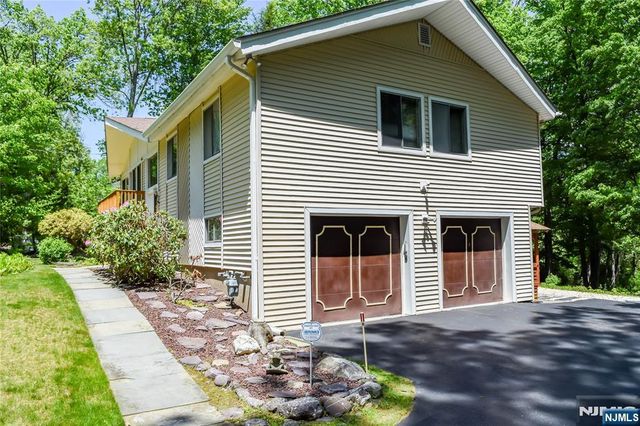98 Gould Road, West Milford, NJ 07435