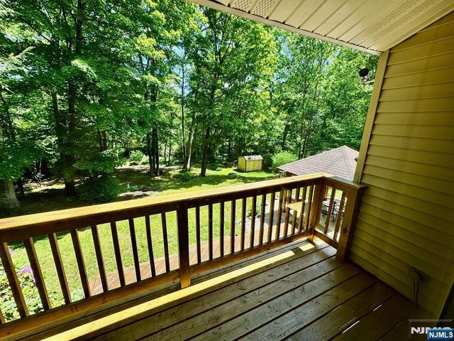 98 Gould Road, West Milford, NJ 07435