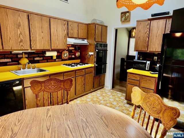 98 Gould Road, West Milford, NJ 07435