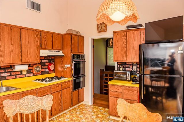 98 Gould Road, West Milford, NJ 07435