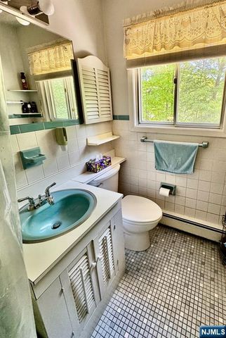 98 Gould Road, West Milford, NJ 07435