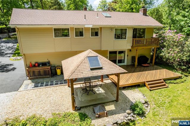 98 Gould Road, West Milford, NJ 07435