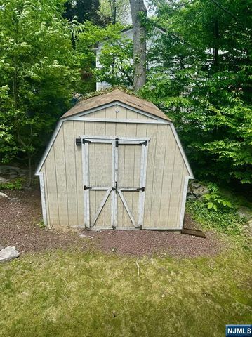 98 Gould Road, West Milford, NJ 07435