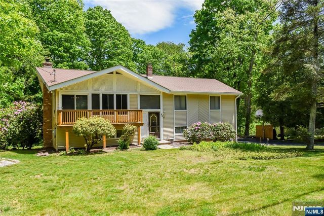98 Gould Road, West Milford, NJ 07435