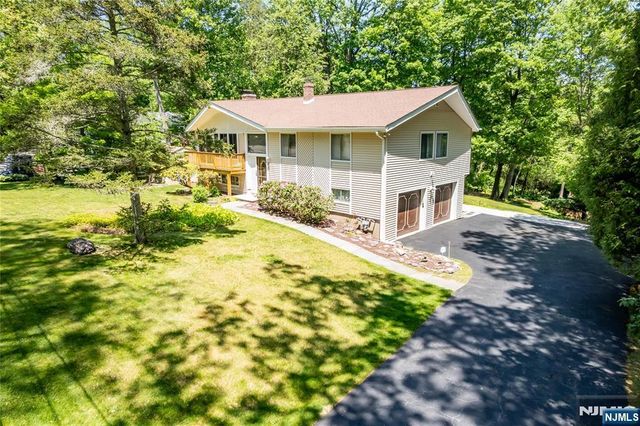 98 Gould Road, West Milford, NJ 07435