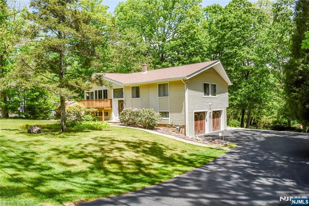 98 Gould Road, West Milford, NJ 07435
