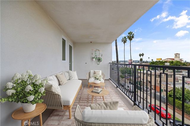 1818 S Norton Avenue 405, Los Angeles, CA 90018