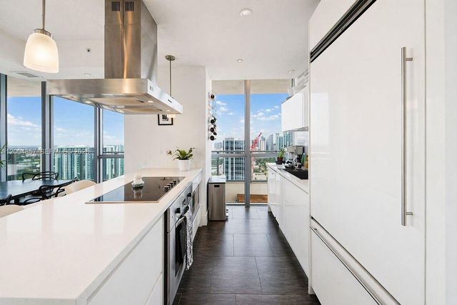 1100 Biscayne Blvd 3708, Miami, FL 33132