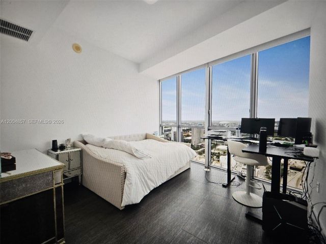 1100 Biscayne Blvd 3708, Miami, FL 33132