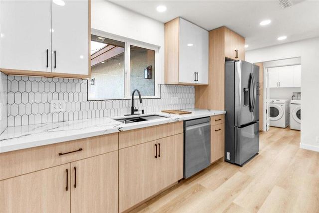 3190 E Vincentia Road, Palm Springs, CA 92262