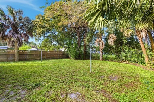 533 NW 15th Way, Fort Lauderdale, FL 33311