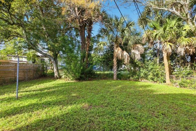 533 NW 15th Way, Fort Lauderdale, FL 33311