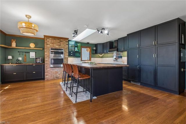 221 Woodburn DR, Hampton, VA 23664