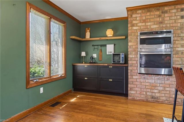 221 Woodburn DR, Hampton, VA 23664