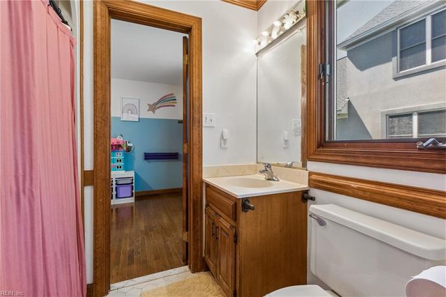 221 Woodburn DR, Hampton, VA 23664