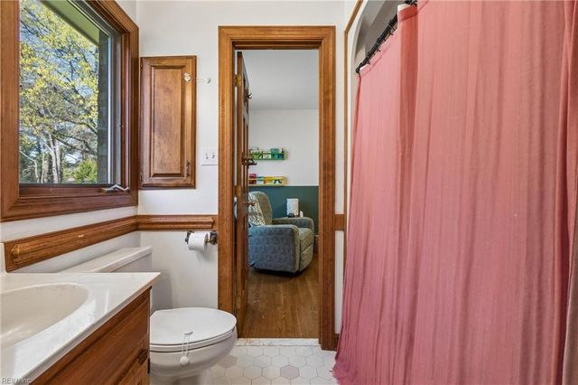 221 Woodburn DR, Hampton, VA 23664